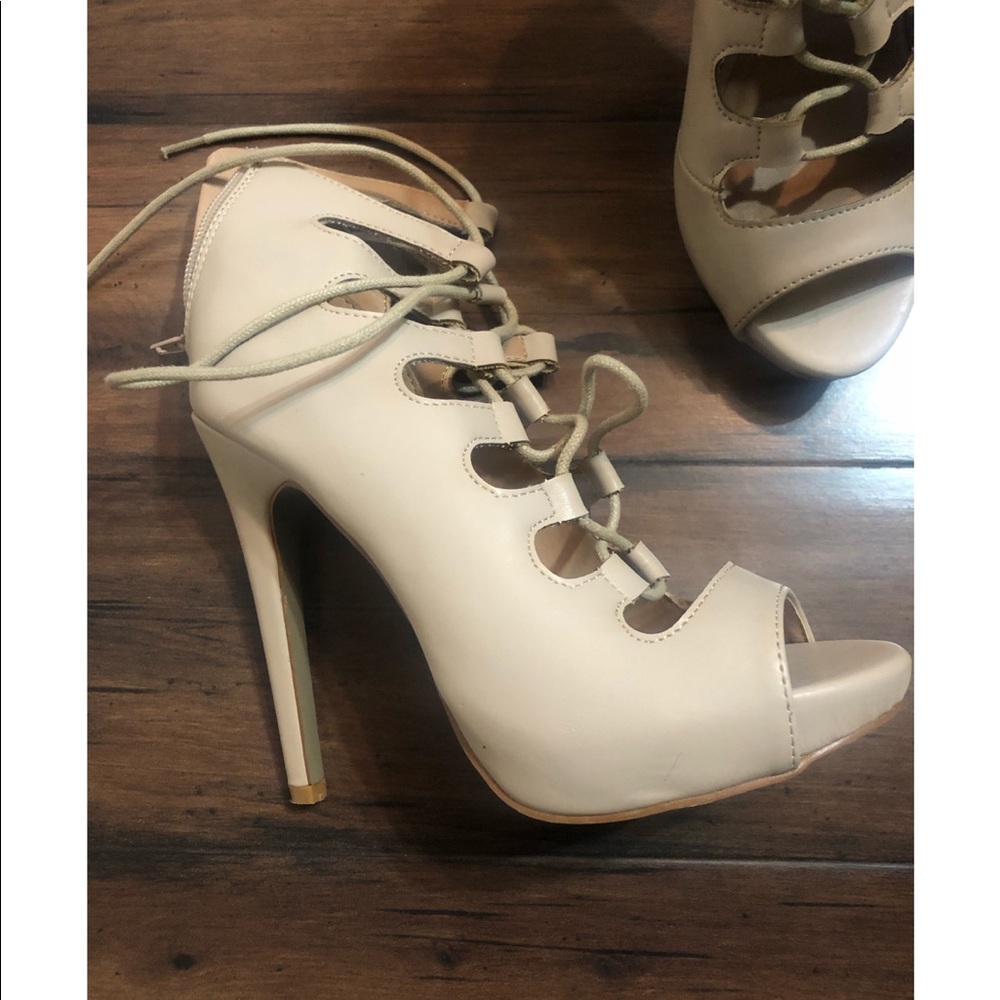 Fashion Nova  / Lace up